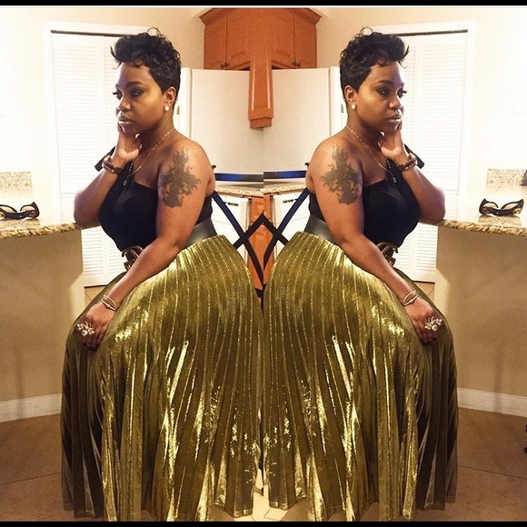 Metallic Pleated Skirt - Picture 3 of 6